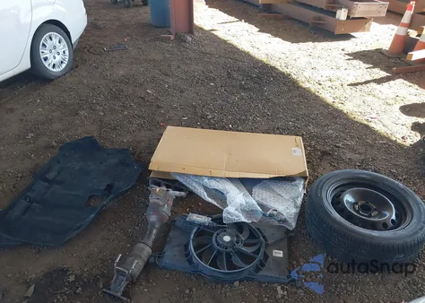 2014 Ford Focus Se z USA, uszkodzony, nr VIN 1FADP3F25EL442372